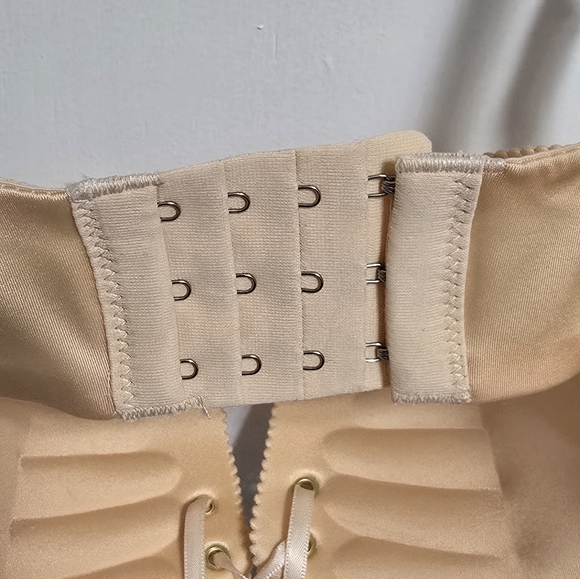 Women's Nude Lace-Up Push-Up Bra - Picture 5 of 8